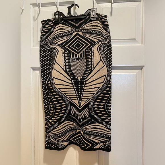 💁‍♀️Hera collection Elegant Black and Cream Patterned Skirt - Picture 2 of 3